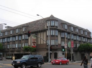 cow-hollow-motor-inn-and-suites_2445441